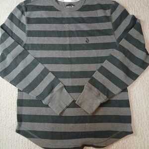 Volcom Men's Gray and Black Striped Crewneck Sweatshirt